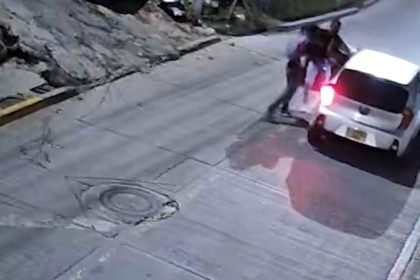 VIDEO IMPACTANTE: Falsos pasajeros atacan a tiros a un conductor de aplicación