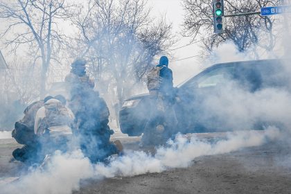Falsas redadas del ICE y secuestros: así se preparan los adolescentes chinos para ir a EE.UU.