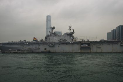 VIDEO: Un dron naval kamikaze de EE.UU. perfora el casco de un antiguo buque de guerra