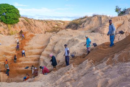 EE.UU. respalda un proyecto de tierras raras por 150 millones de dólares para hacer frente a China