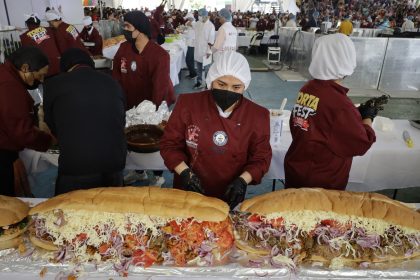 Así se elaboró en México la torta más grande del mundo (VIDEO)