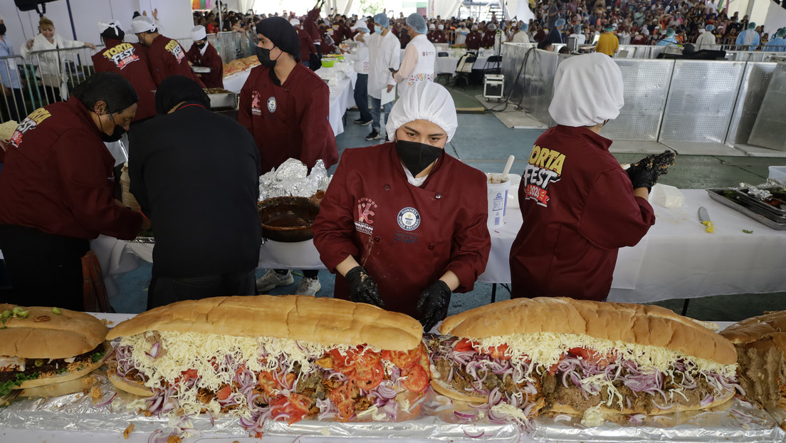Así se elaboró en México la torta más grande del mundo (VIDEO)