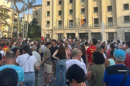 Habitantes de Ceuta descargan su furia contra Sánchez ante avalancha de indocumentados desde Marruecos (VIDEOS)