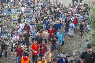 Avalancha migratoria en España: casi 50.000 irregulares entran en Ceuta en un solo día