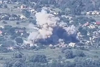 VIDEO: Su-34 rusos golpean con precisión puntos clave de las fuerzas ucranianas