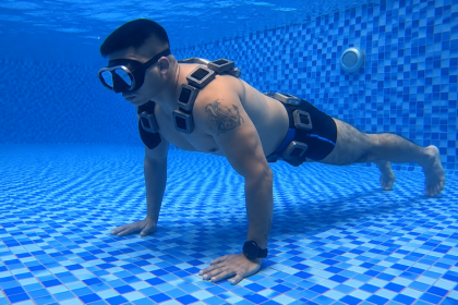 86 flexiones bajo el agua y sin respirar: el récord que desafía los límites del cuerpo (VIDEO)