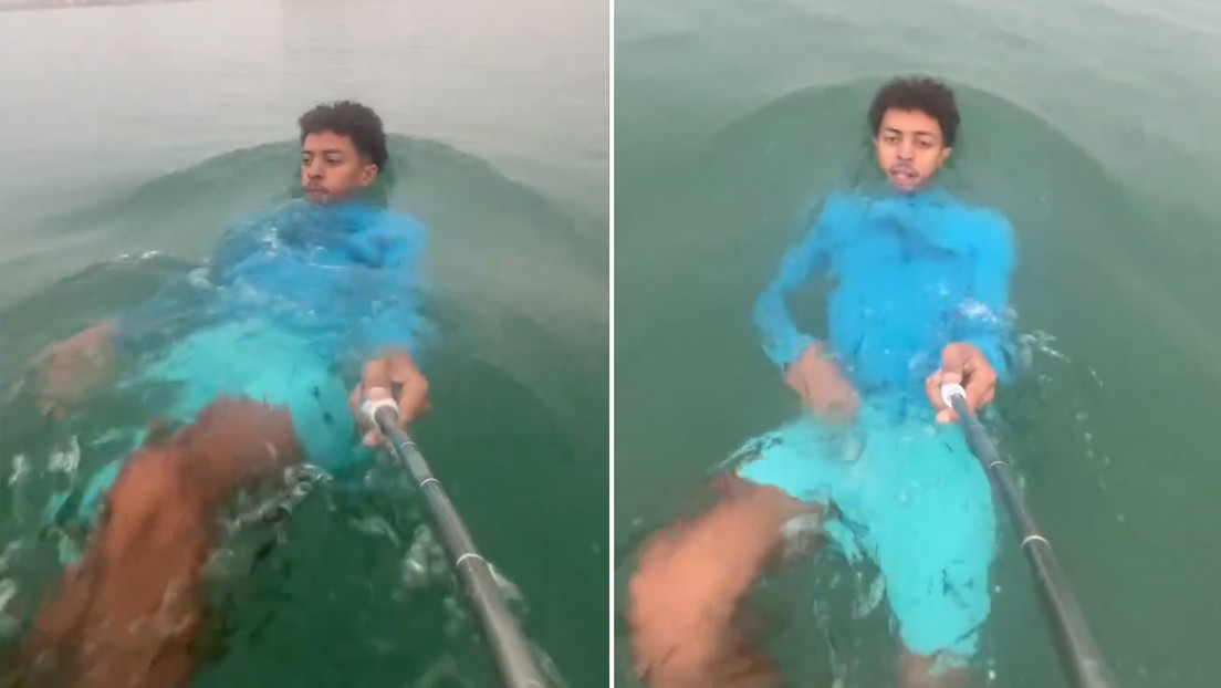 VIDEO: Migrante se graba con un palo selfi mientras nada hacia Ceuta