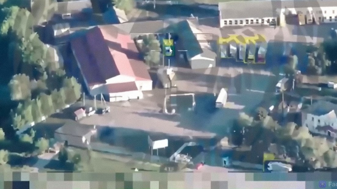VIDEO: Drones rusos hacen añicos a un centro logístico de uso castrense al norte de Ucrania