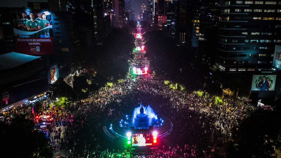 Fuegos artificiales y marea humana: así festeja la capital el pase de México a octavos (VIDEOS)