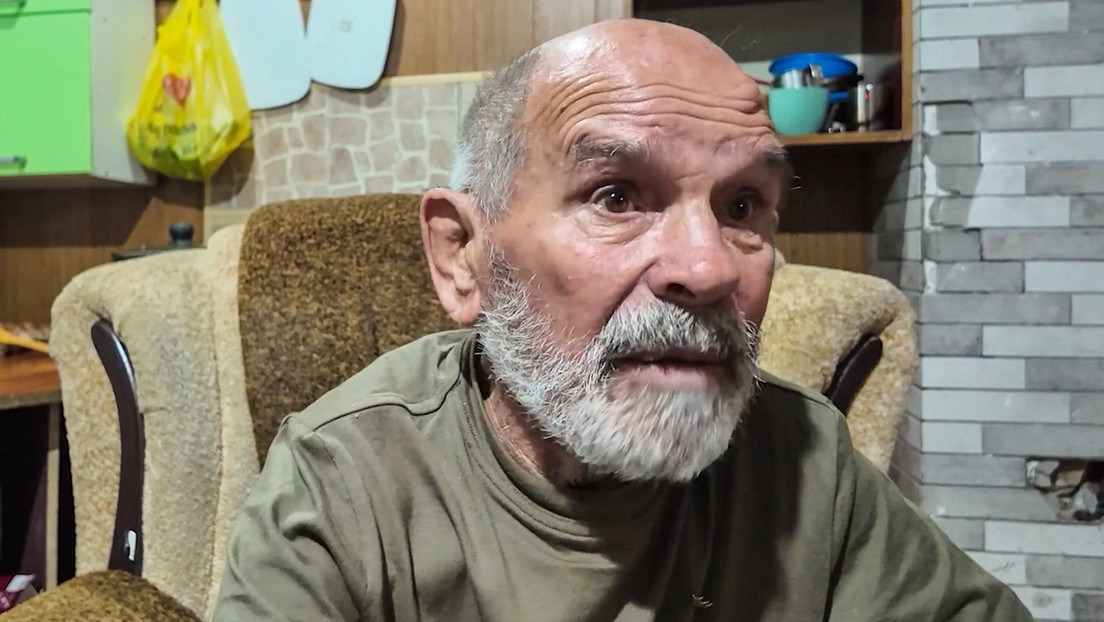 Anciano salva la vida de dos soldados rusos y los esconde en plena batalla por Donbass