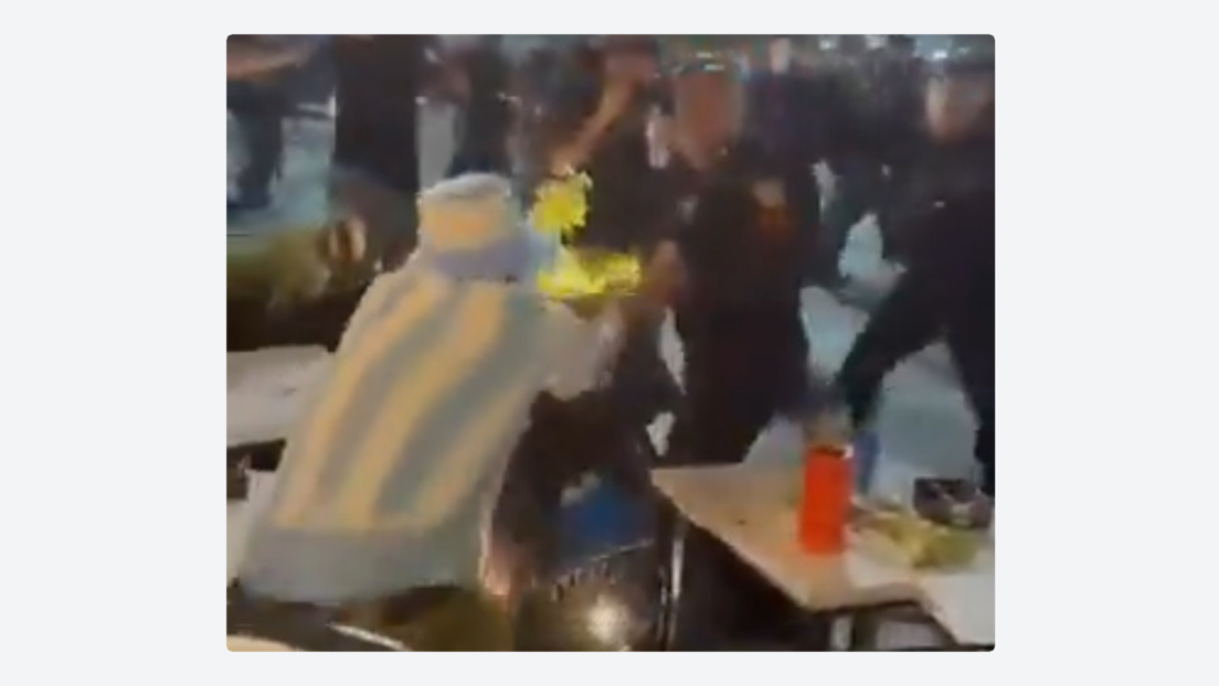 Disturbios en Brasil entre hinchas argentinos y policías tras la derrota en la final del Mundial (VIDEOS)
