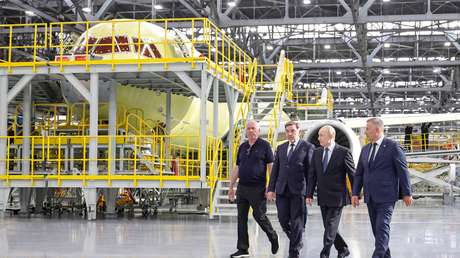VIDEO: Putin visita la planta en la que se construye el avión insignia 'Made in Russia'