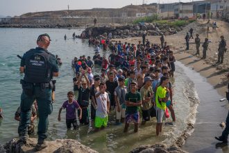 "El Gobierno lo sabía y no hizo nada": líder de la oposición sobre la avalancha migratoria en Ceuta