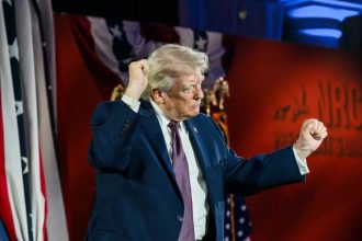 Trump se transforma en el 'Rey del Rock' con ayuda de la IA (FOTO)