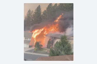 VIDEOS: Incendio forestal masivo arrasa viviendas en Washington