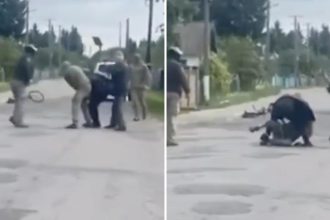 VIDEO: Anciano ucraniano rescata a palazos a un vecino acosado por reclutadores