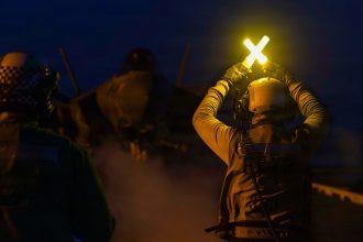 Reportan que EE.UU. reubica sus tropas de Baréin y Kuwait ante intensificación de ataques iraníes