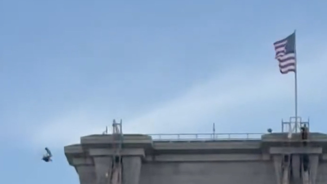 Hombre desnudo se lanza de icónico puente en EE.UU. (VIDEOS)