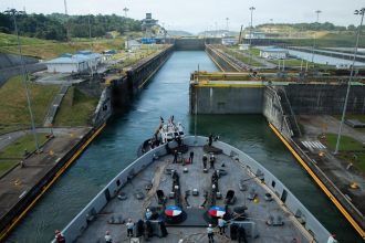 La Marina de EE.UU. realiza una maniobra a gran escala en el canal de Panamá, la primera desde 2008