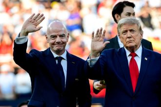Reportan que Infantino pidió auxilio a Trump para tratar de salvar su puesto en la FIFA