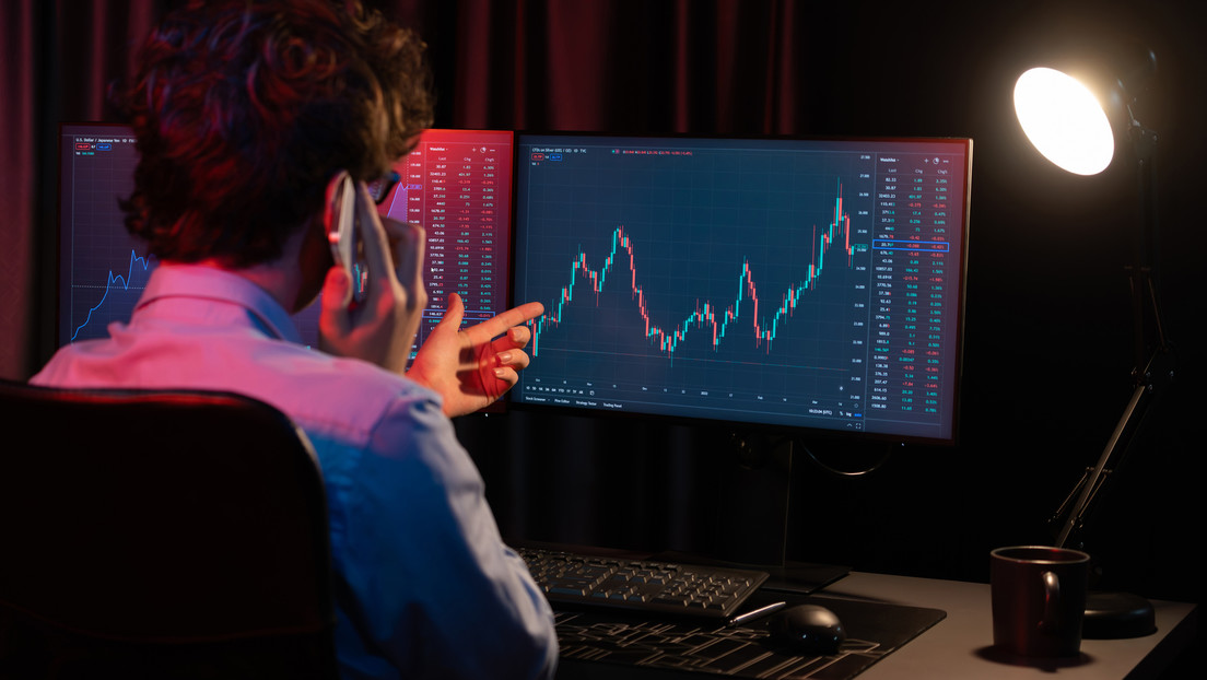 Exagente del FBI roba un millón de dólares en criptomonedas de cuentas asociadas a "nación adversaria"
