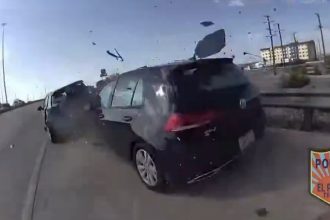 IMPACTANTE VIDEO: Conductor distraído arrolla un auto detenido por la Policía y lo empuja más de 150 metros