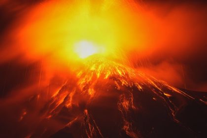 ESPECTACULARES IMÁGENES de la erupción del volcán de Fuego