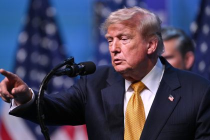 Trump: "El estrecho de Ormuz se abrirá muy pronto o Irán sufrirá un duro golpe"