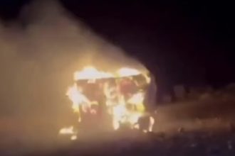 VIDEO: Colonos israelíes incendian viviendas palestinas
