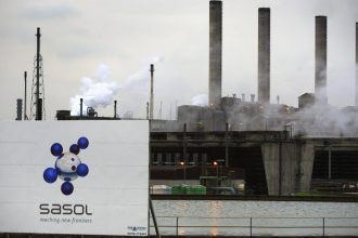 Gigante petroquímico sudafricano prospera gracias a la guerra de EE.UU. e Israel contra Irán