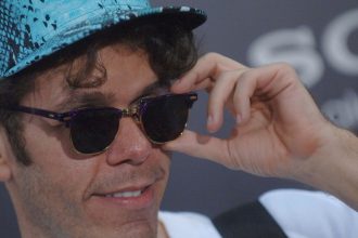 Lo que dijo el popular bloguero en el hospital tras autolesionarse durante la transmisión