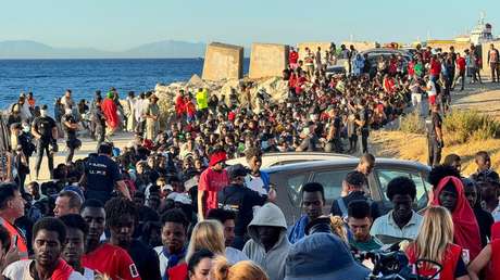 "Ensayo general de una eventual invasión": Experto sobre la crisis de los migrantes en Ceuta