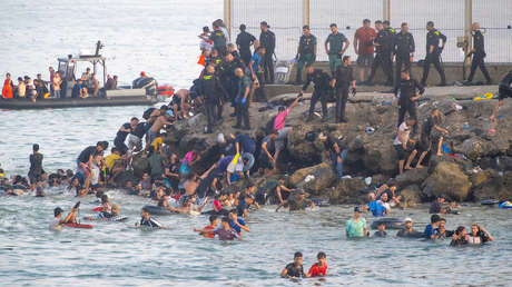 Ceuta desbordada: Migrantes irrumpen mientras Sánchez denuncia violación a la integridad de España