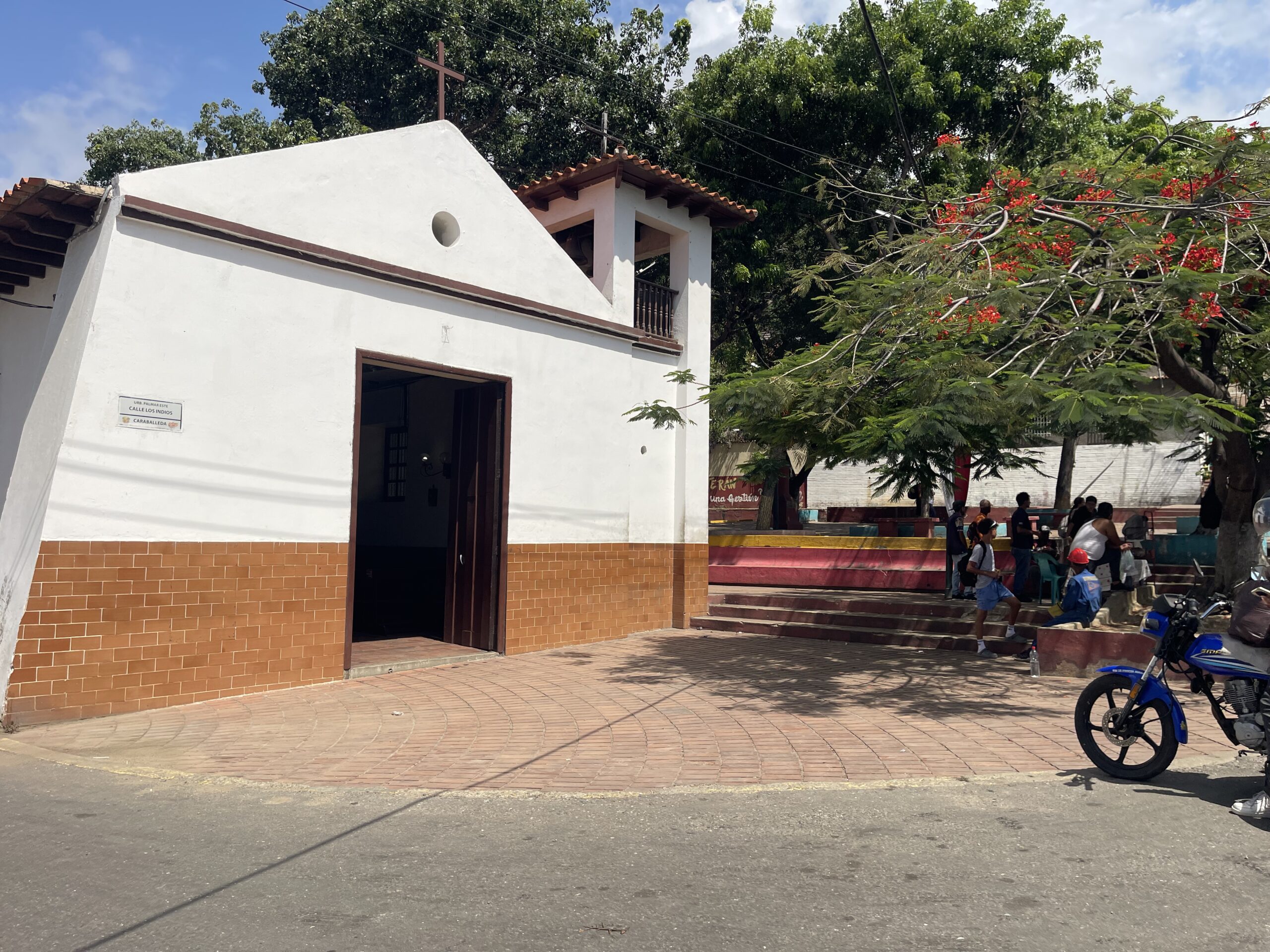 Iglesia en la Parroquia Caraballeda, aun intacta, luego de los terremotos - Foto Luis López